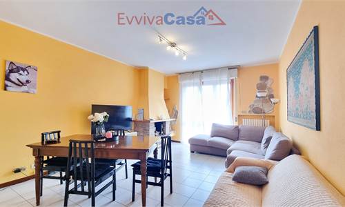 Appartamento a Varano con 3 camere, garage e corte privata